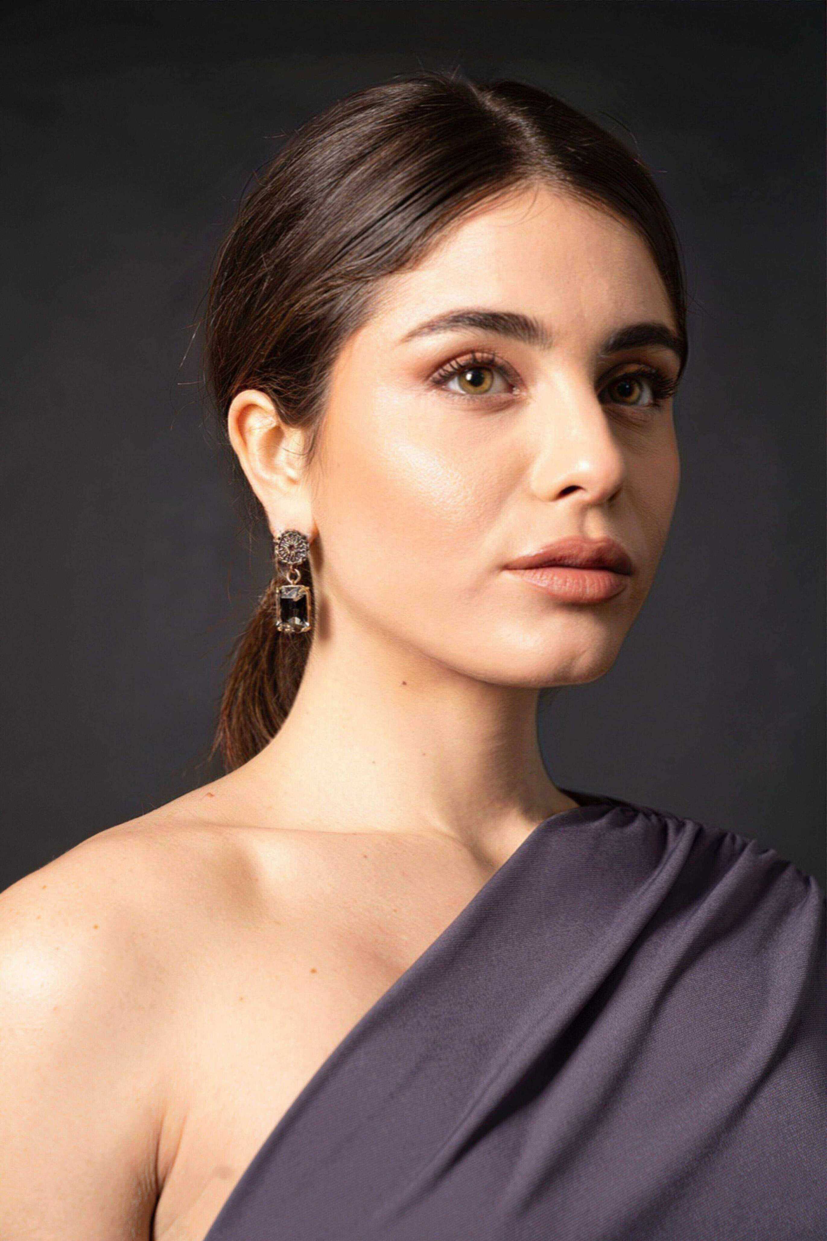 Miniatura Orecchini pendenti "Artisan Mesh" con cristallo Smoke - 100%CACHEMIRE