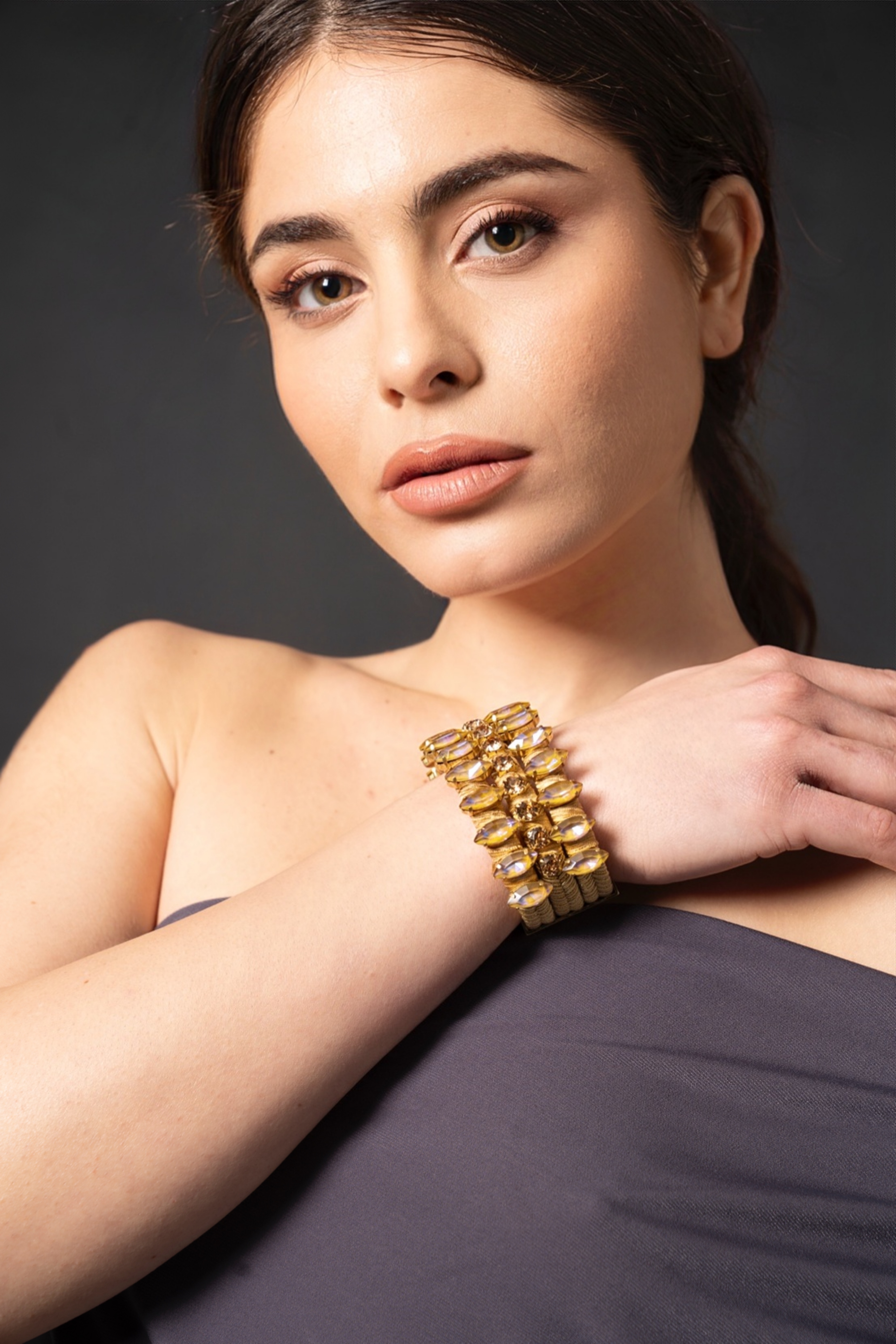 Miniatura Bracciale rigido a fascia con cristalli marquise - 100%CACHEMIRE