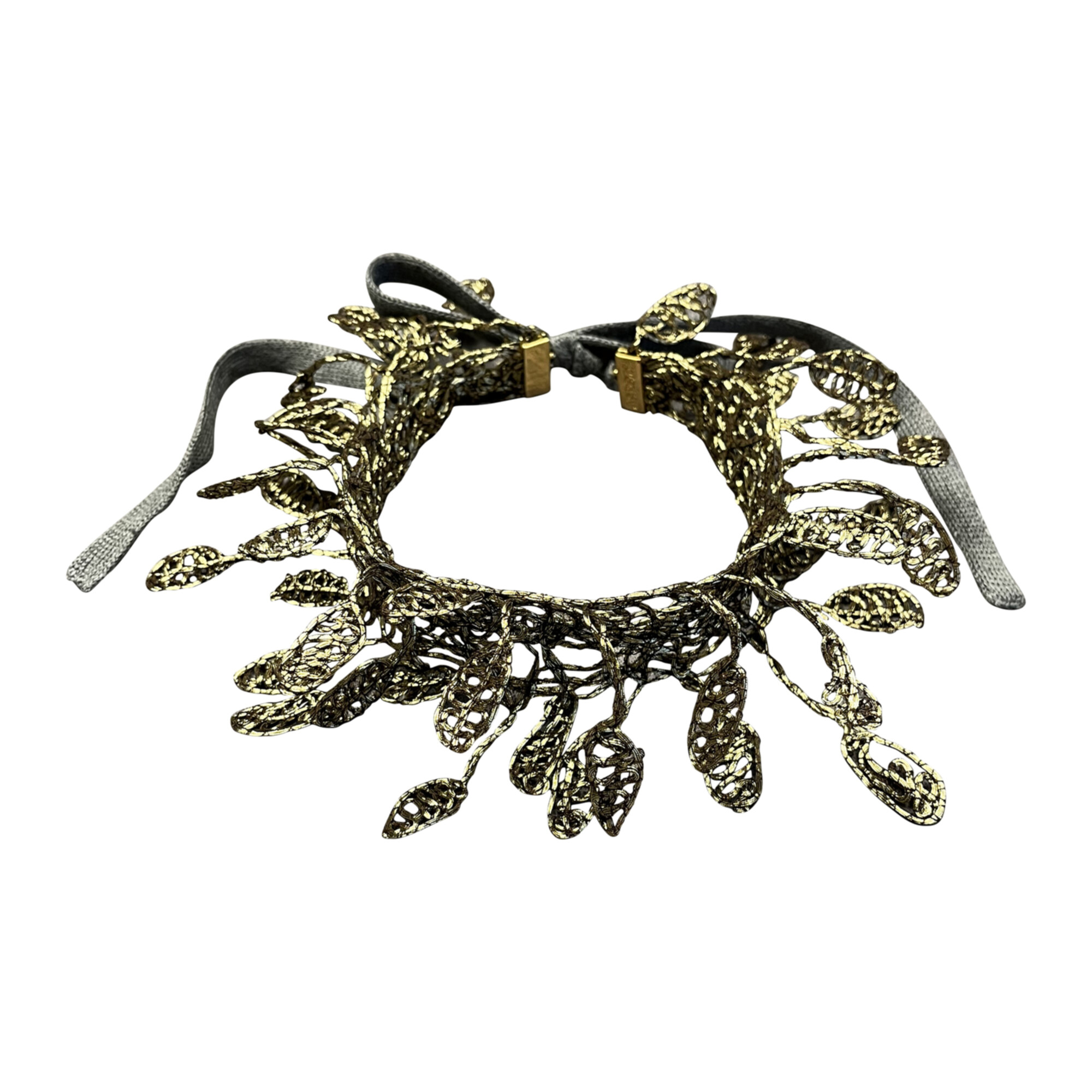 Collana a rete con frangia di foglie dorate