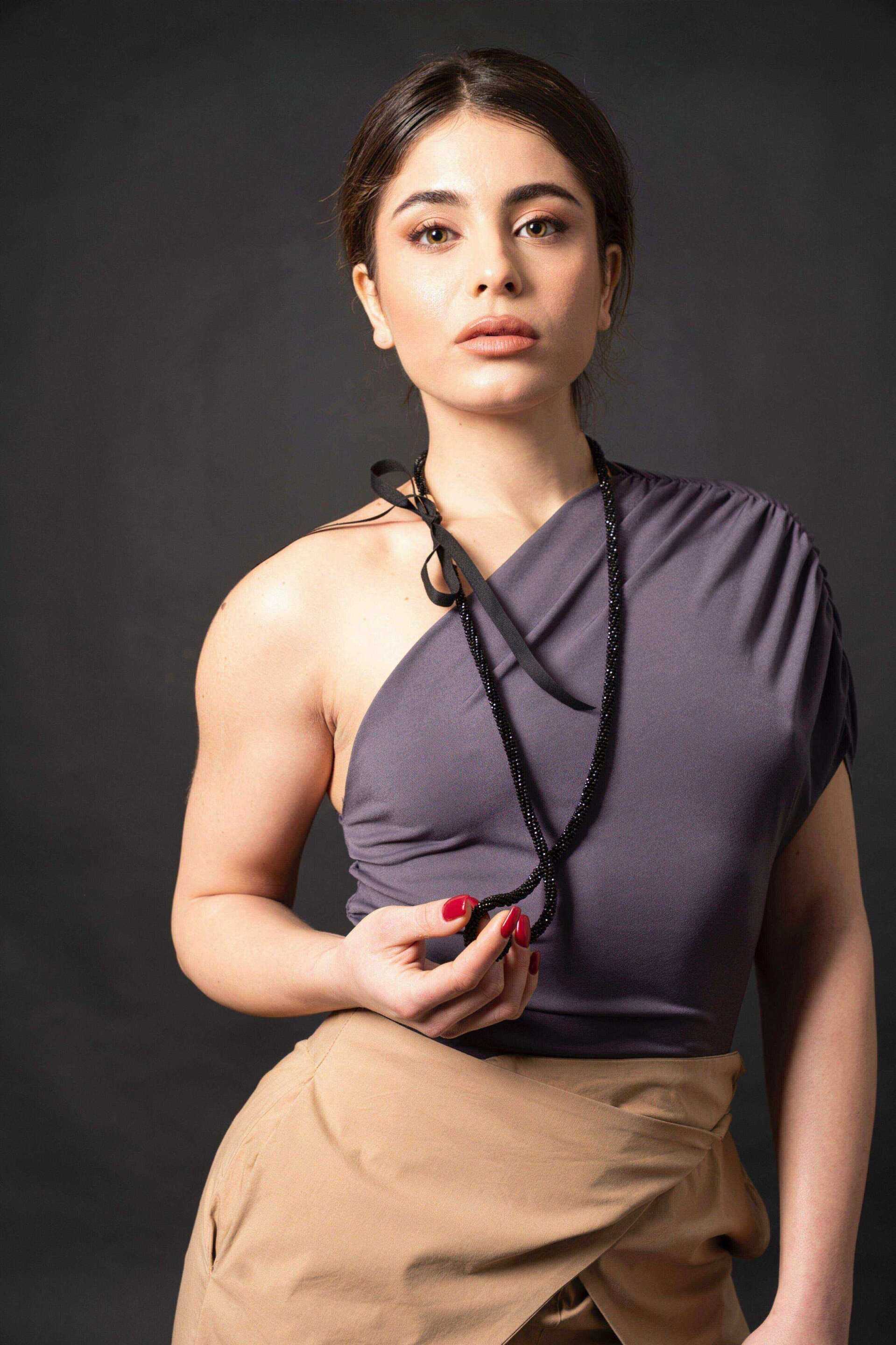 Miniatura Collana lunga tubolare di micro-cristalli neri - 100%CACHEMIRE