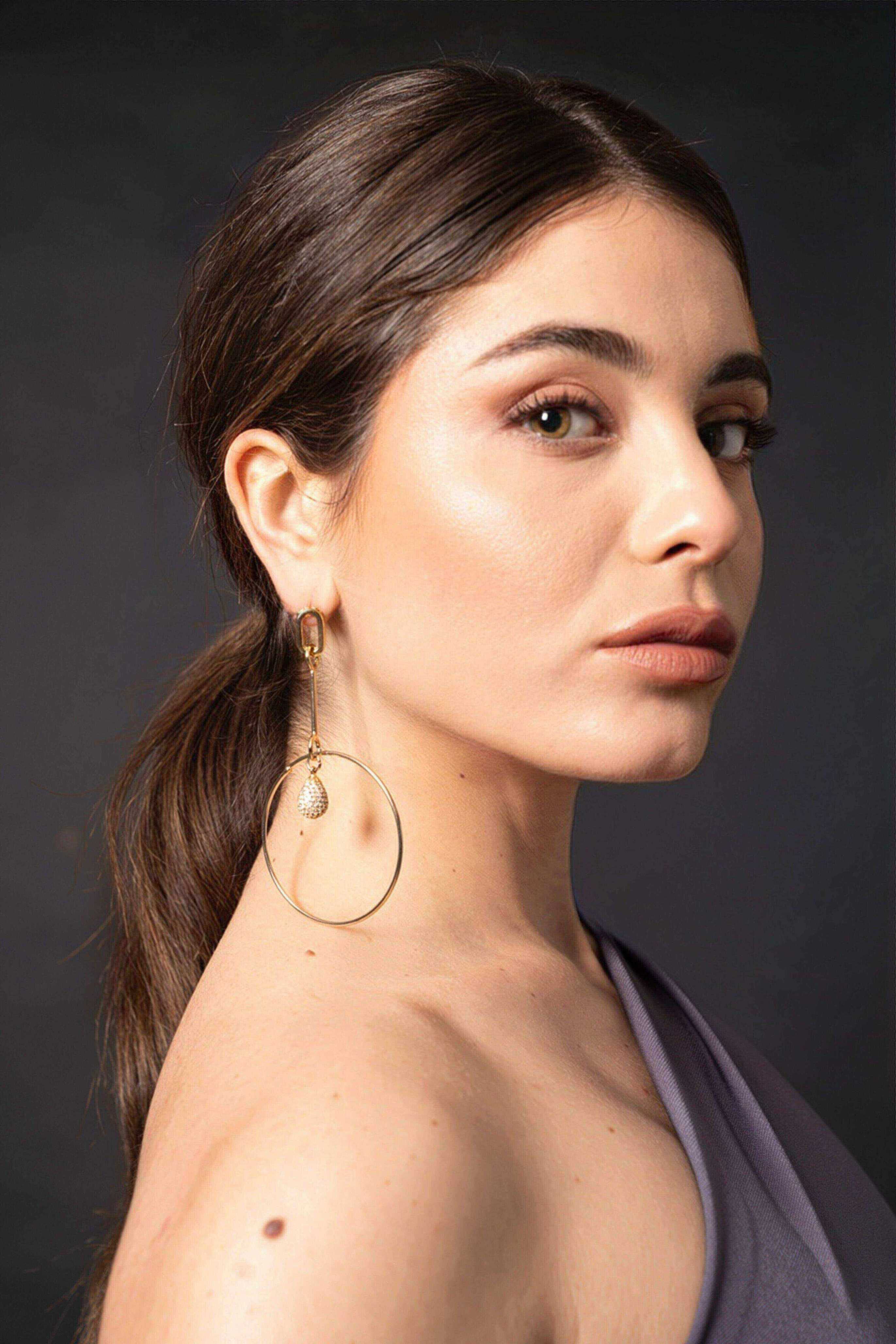 Miniatura Orecchini a lobo con cristallo rettangolare - 100%CACHEMIRE