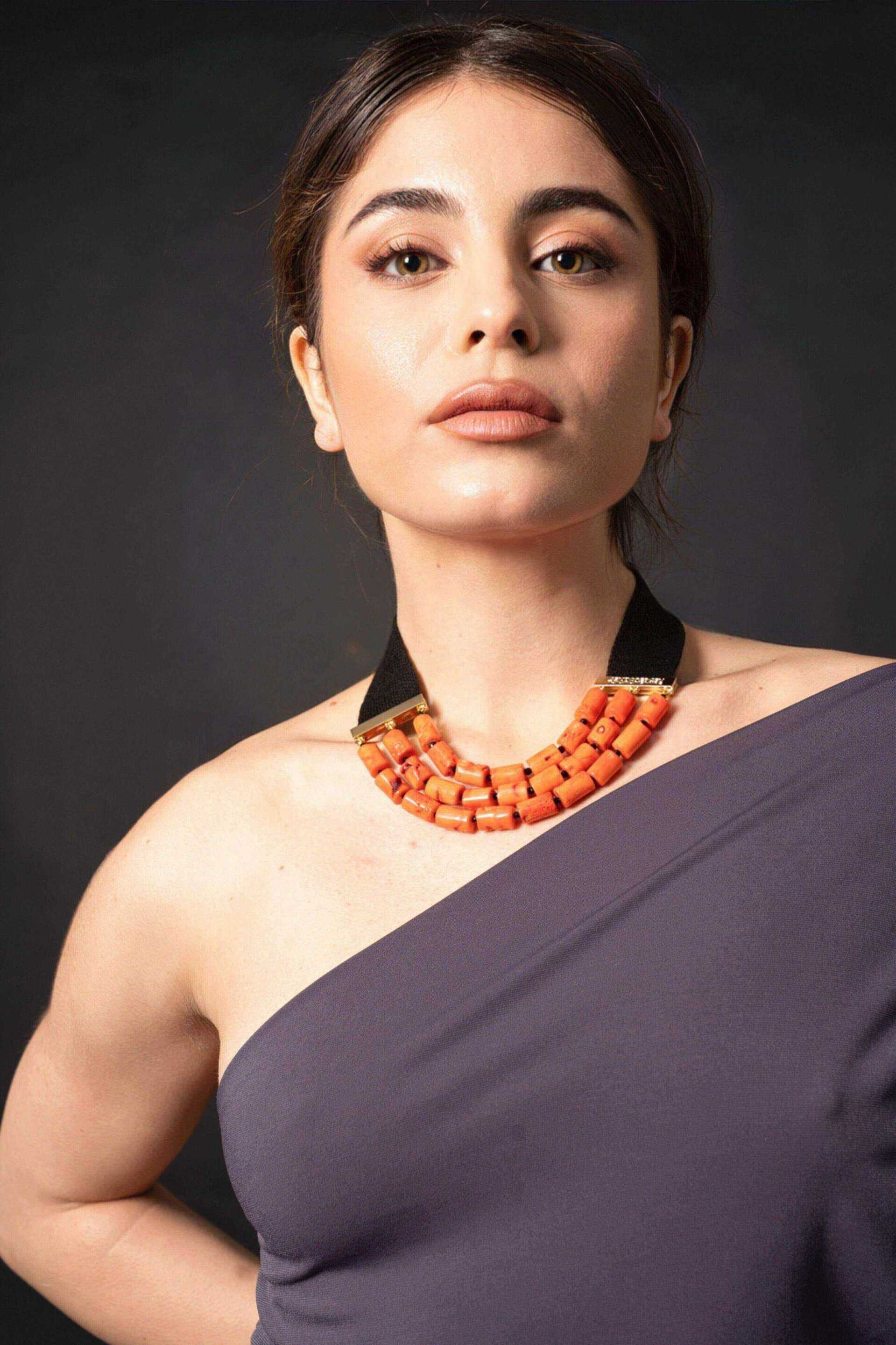 Miniatura Collana a tre fili di corallo con maxi nastro - 100%CACHEMIRE