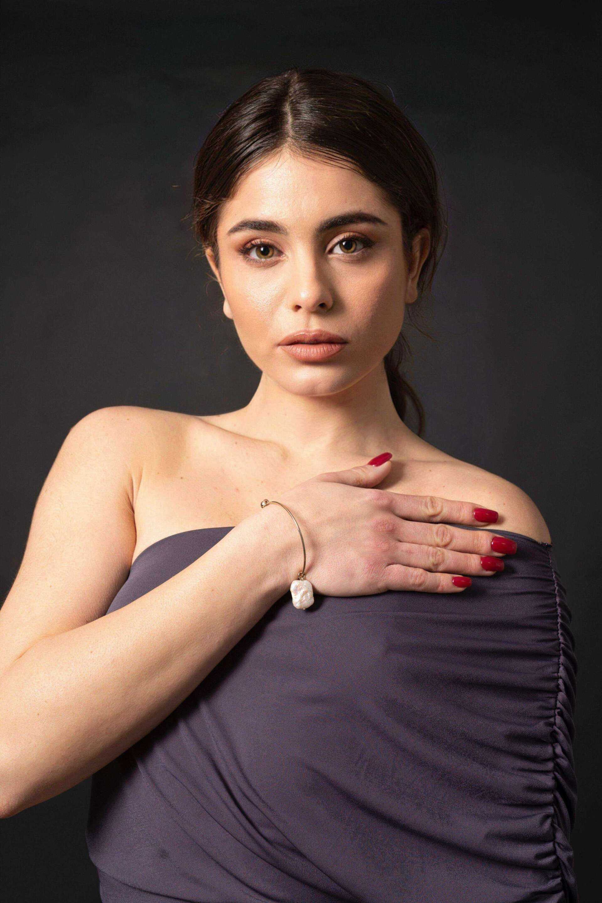 Miniatura Bracciale rigido a cerchio con perla barocca - 100%CACHEMIRE